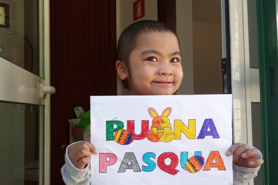 Buona Pasqua dai bambini e dalle mamme della Casa di KIM